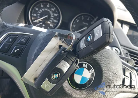 2015 BMW X1 xDrive28I z USA, uszkodzony, nr VIN WBAVL1C52FVY41708